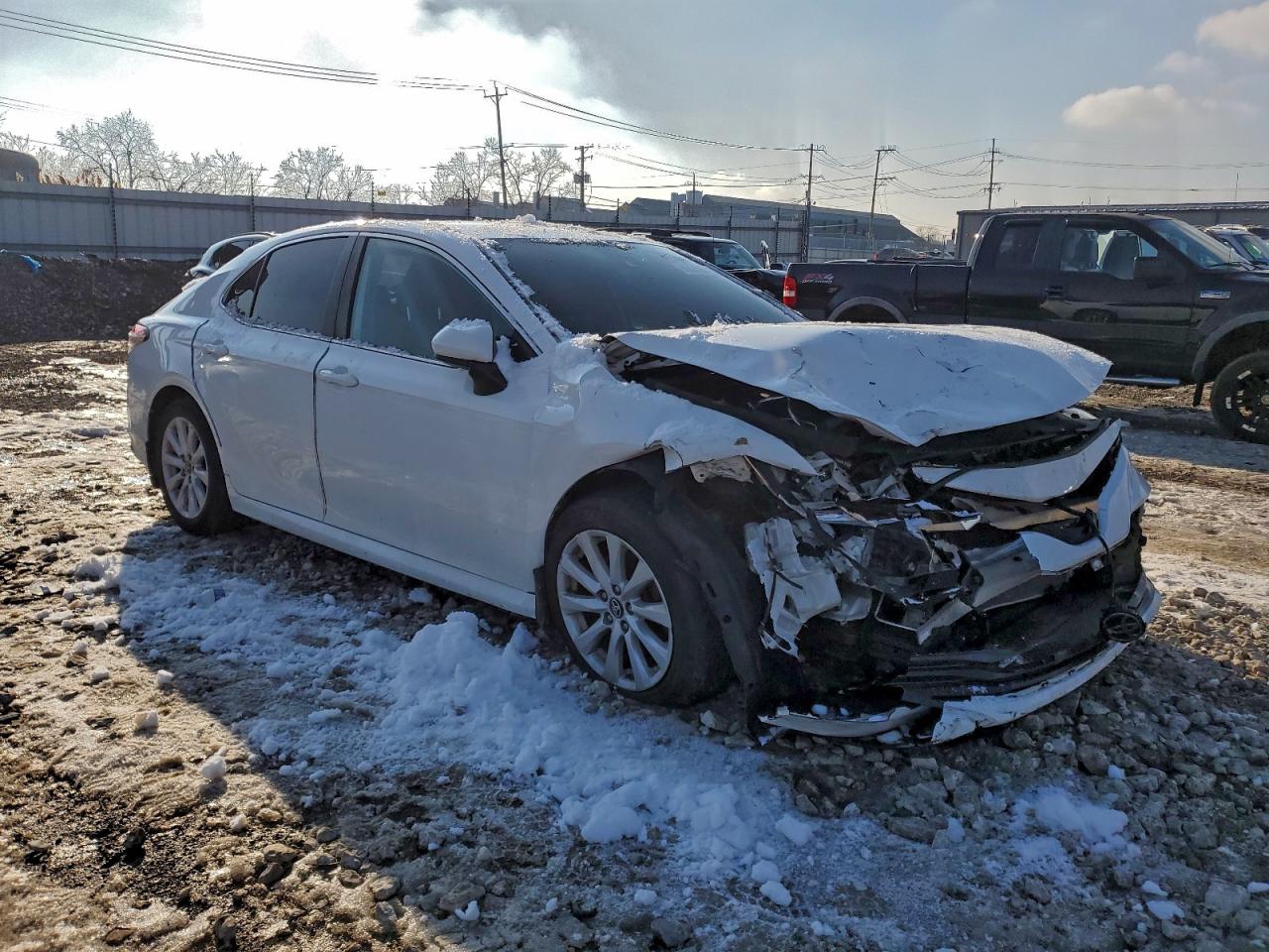 2019 TOYOTA CAMRY L photo 4