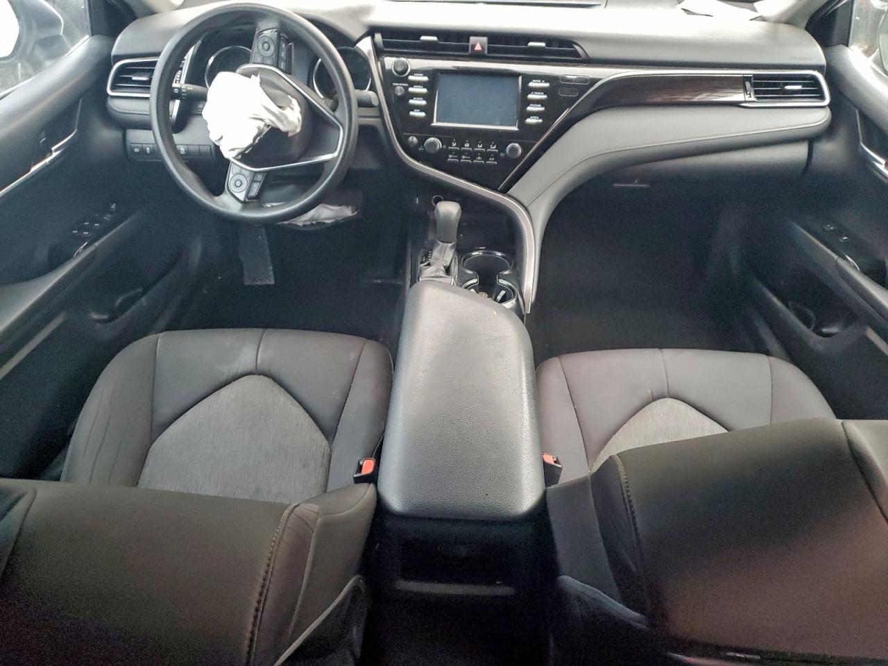 2019 TOYOTA CAMRY L photo 8
