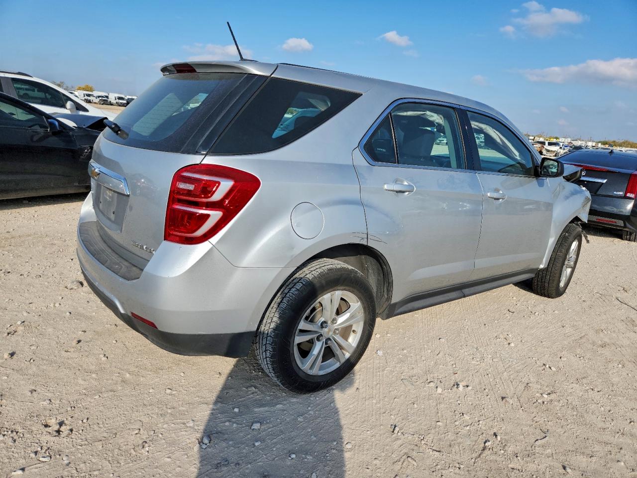 2016 CHEVROLET EQUINOX LS photo 3