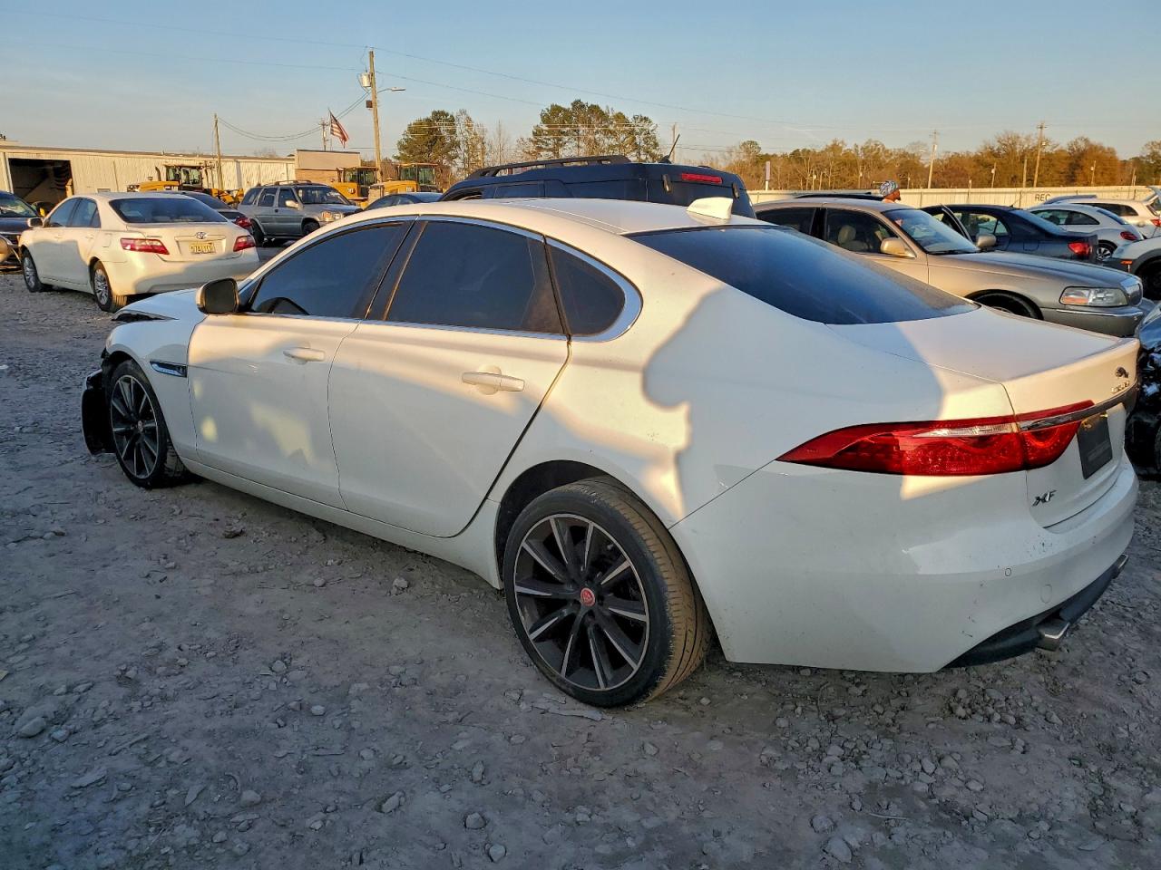 2016 JAGUAR XF PRESTIGE photo 2