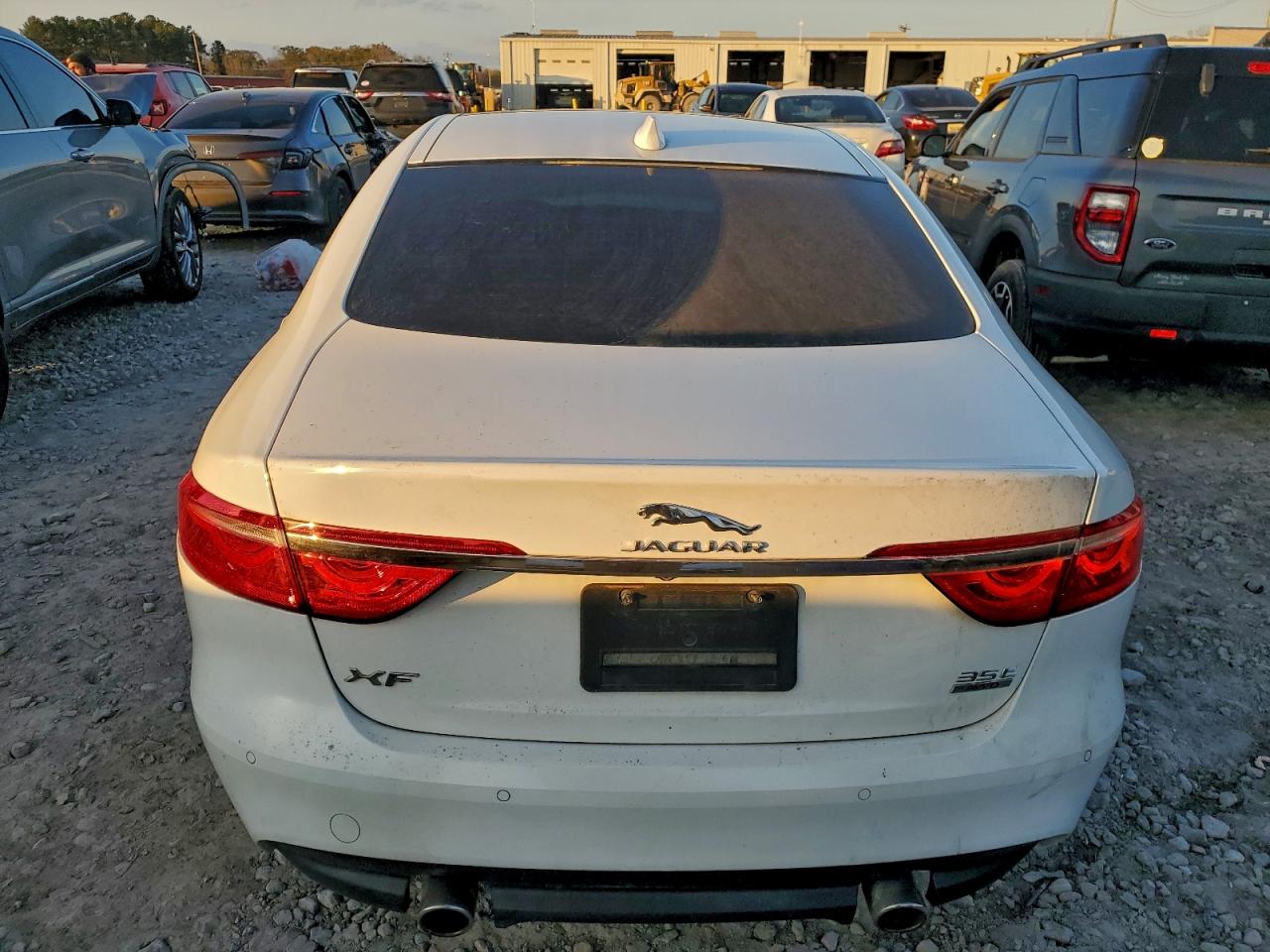 2016 JAGUAR XF PRESTIGE photo 6