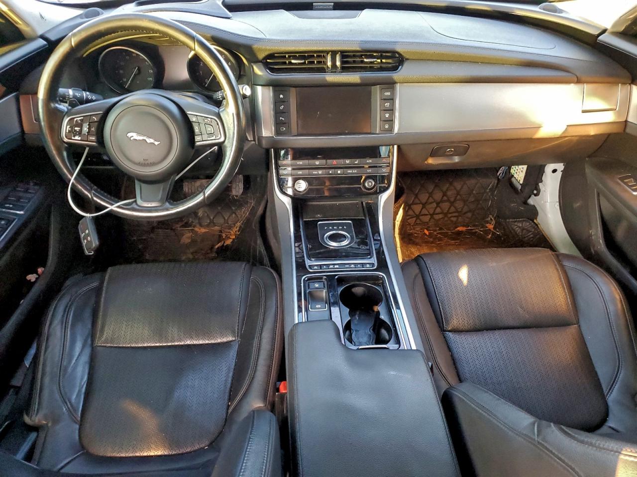 2016 JAGUAR XF PRESTIGE photo 8
