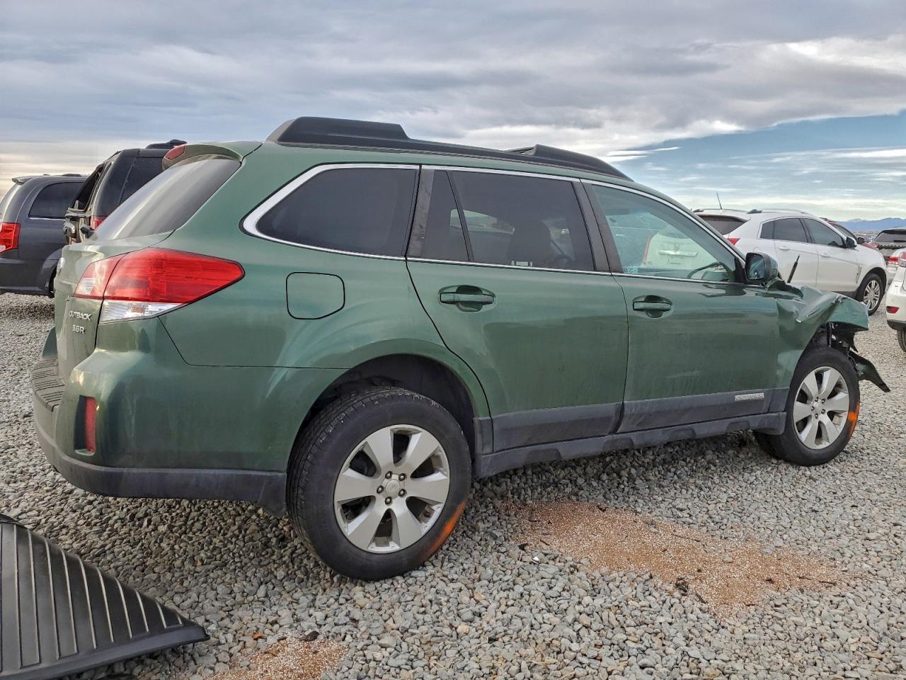 2010 SUBARU OUTBACK 3.6R PREMIUM photo 3