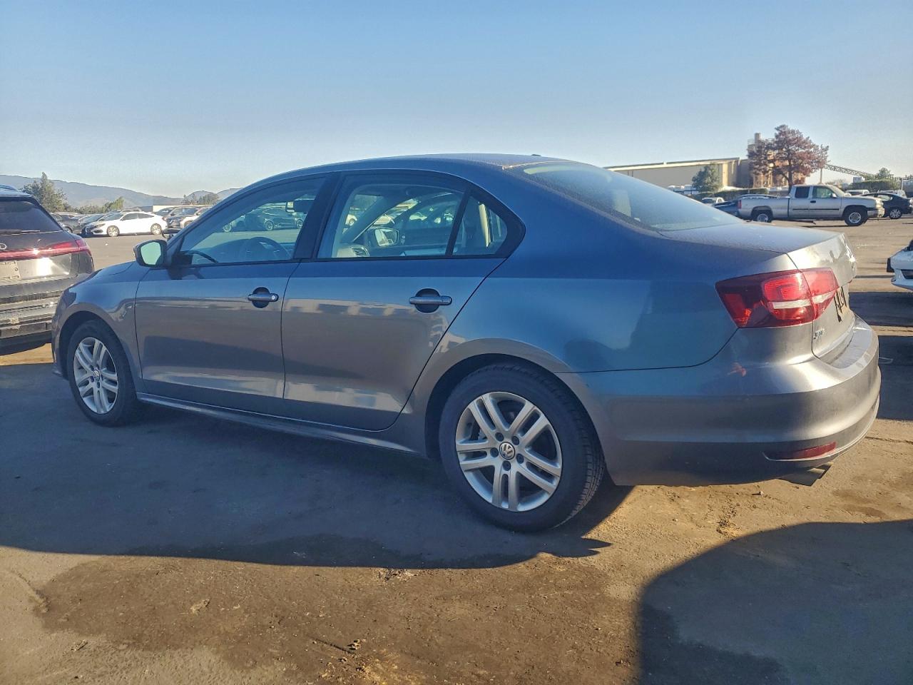 2018 VOLKSWAGEN JETTA S photo 2