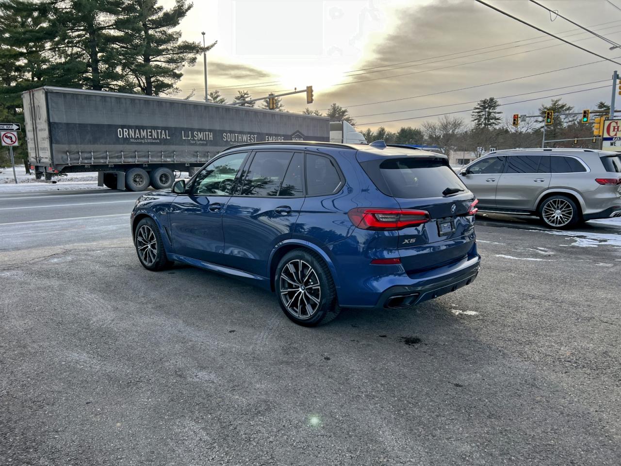 2022 BMW X5 XDRIVE45E photo 3