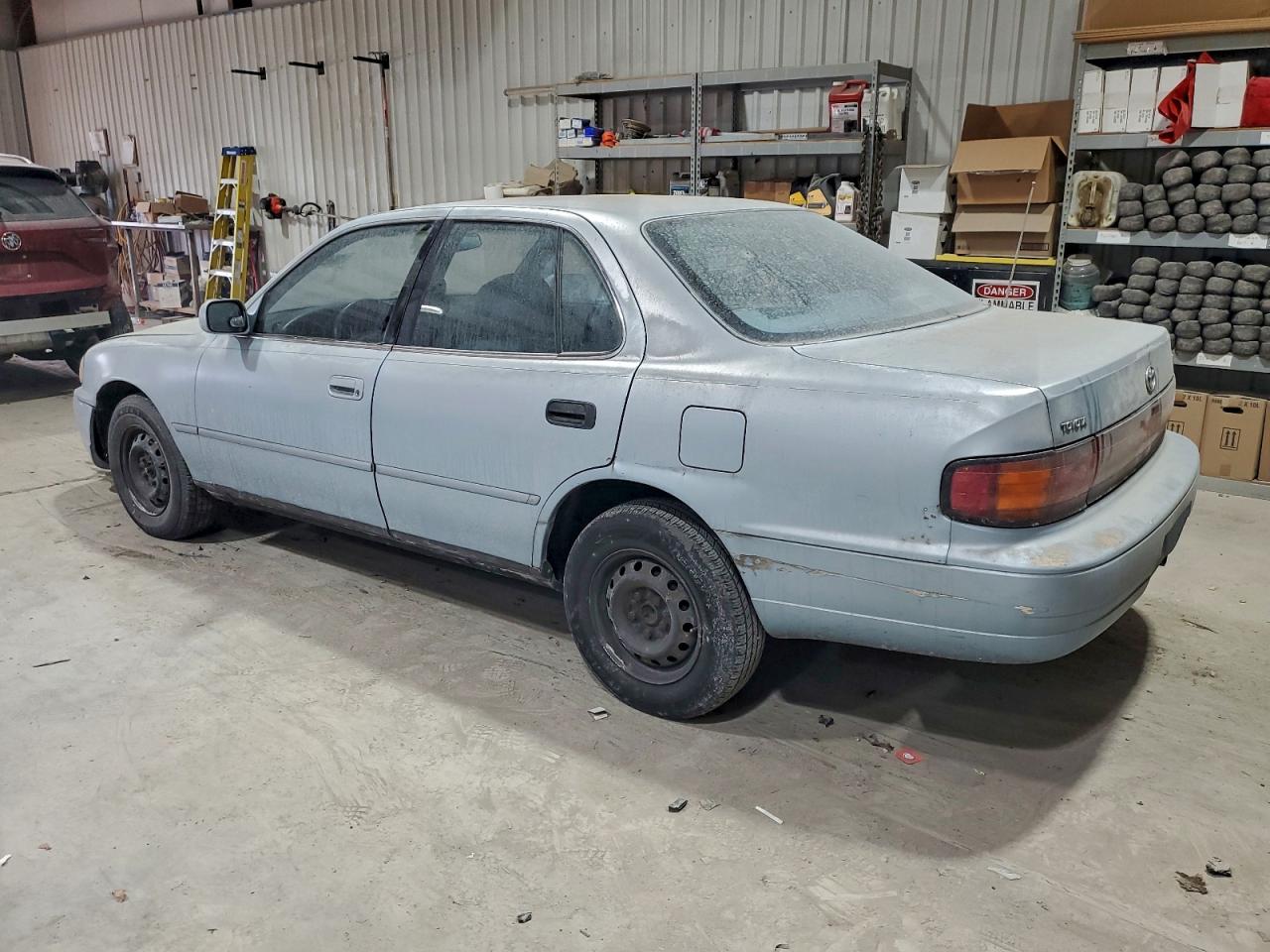 1992 TOYOTA CAMRY LE photo 2
