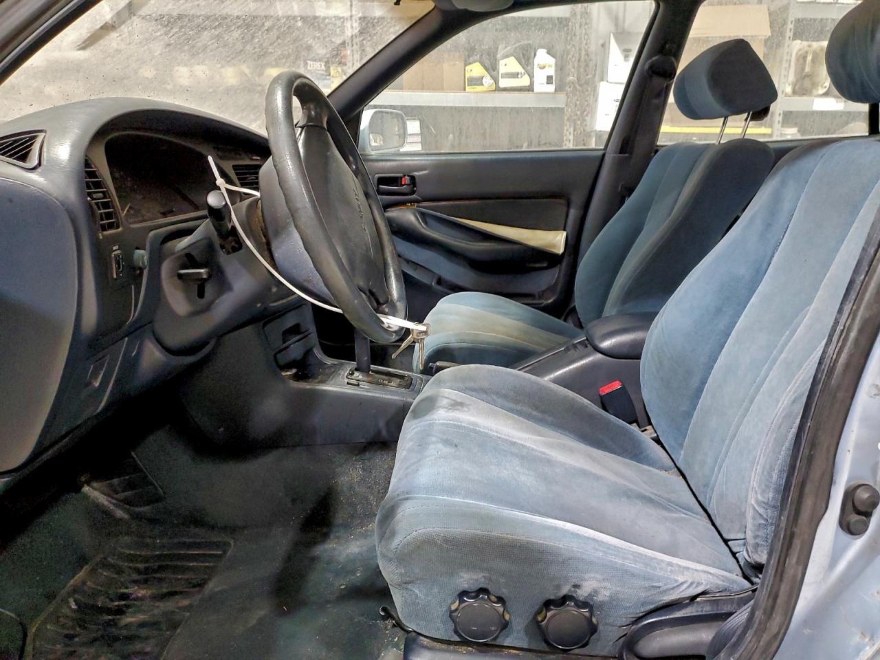 1992 TOYOTA CAMRY LE photo 7