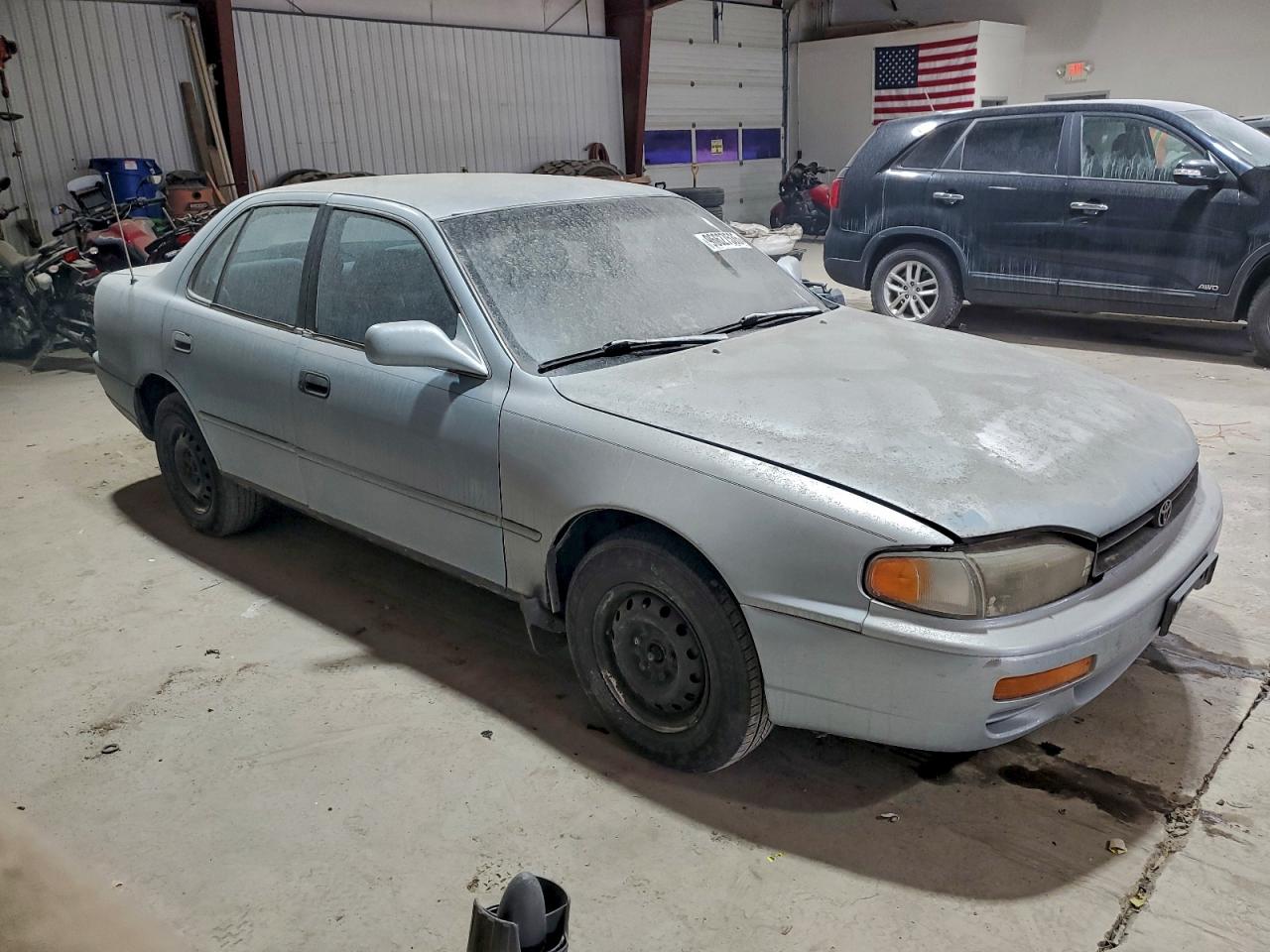 1992 TOYOTA CAMRY LE photo 4