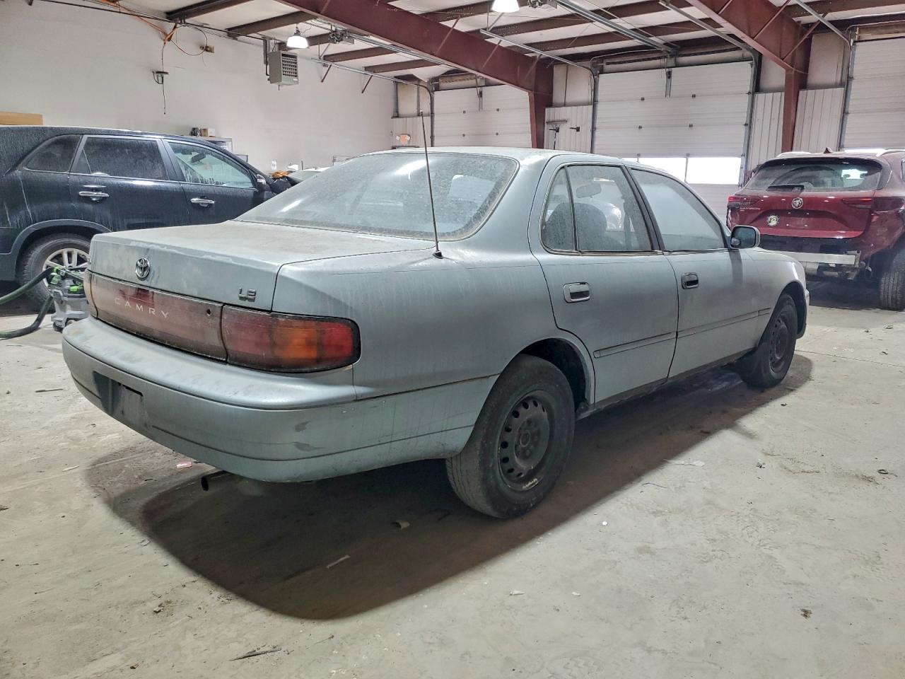 1992 TOYOTA CAMRY LE photo 3