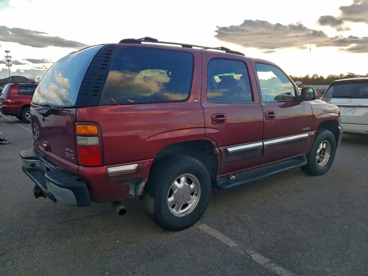 2002 GMC YUKON photo 3