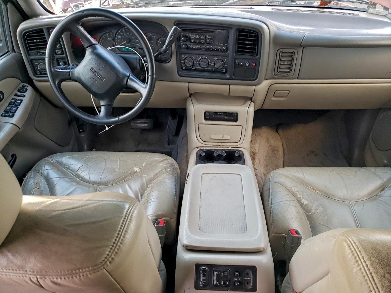 2002 GMC YUKON photo 8