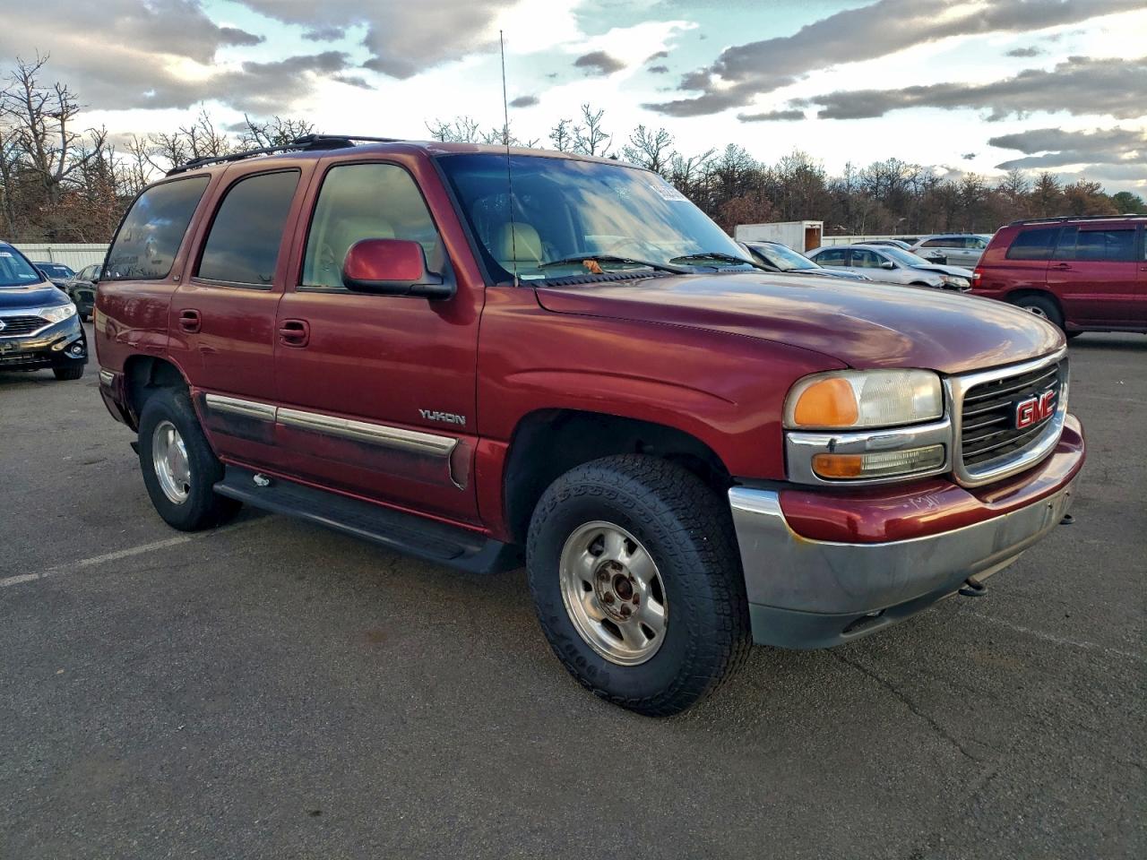 2002 GMC YUKON photo 4