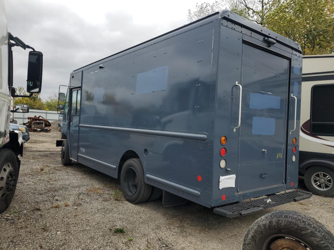 2020  CHASSIS M - DELIVERY VAN photo 2