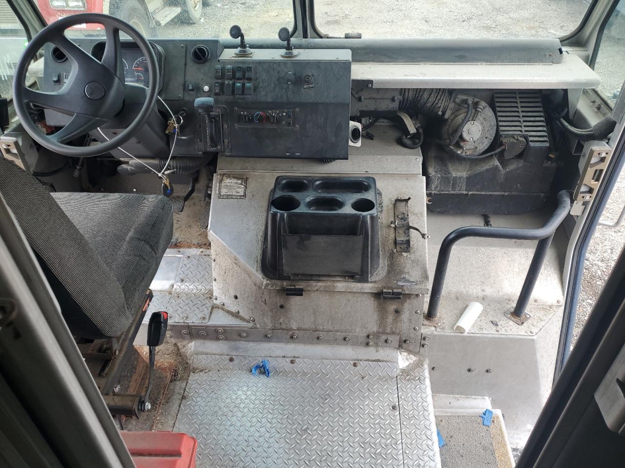 2020  CHASSIS M - DELIVERY VAN photo 8