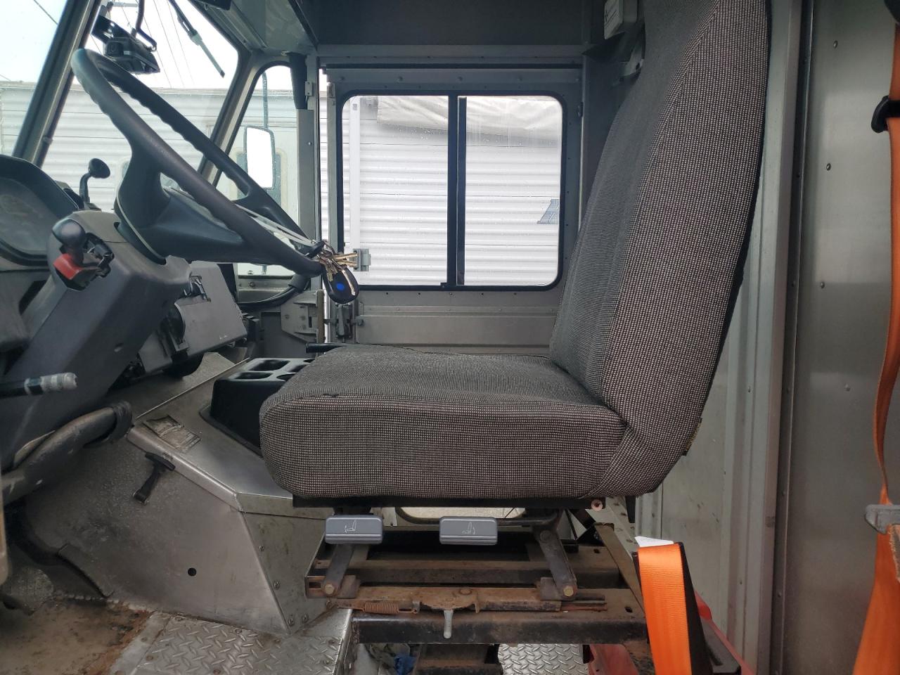 2020  CHASSIS M - DELIVERY VAN photo 7