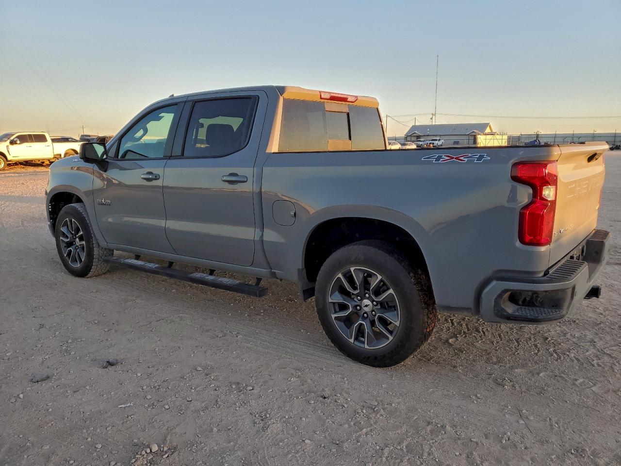 2024 CHEVROLET SILVERADO K1500 RST photo 3