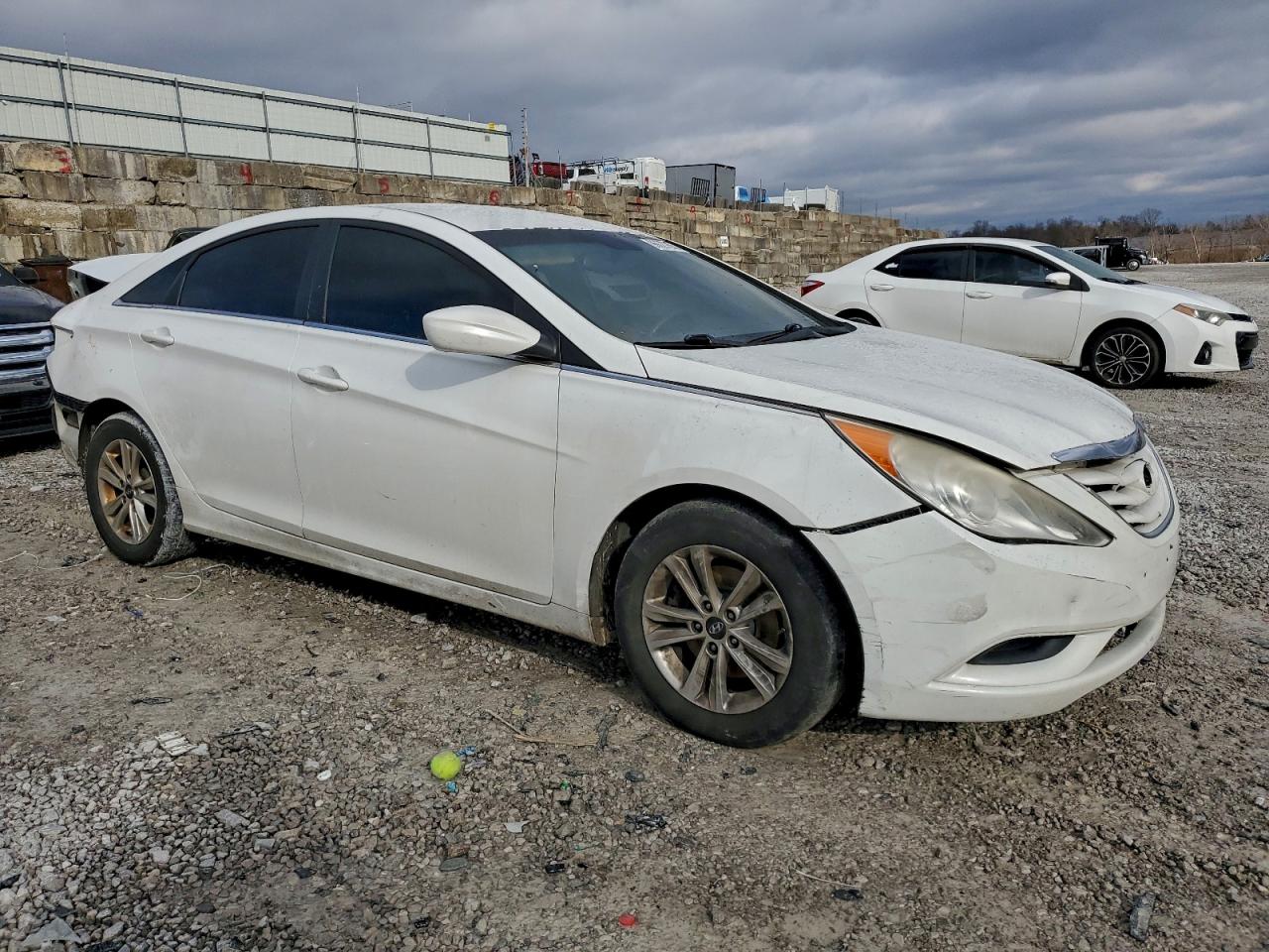 2013 HYUNDAI SONATA GLS photo 4
