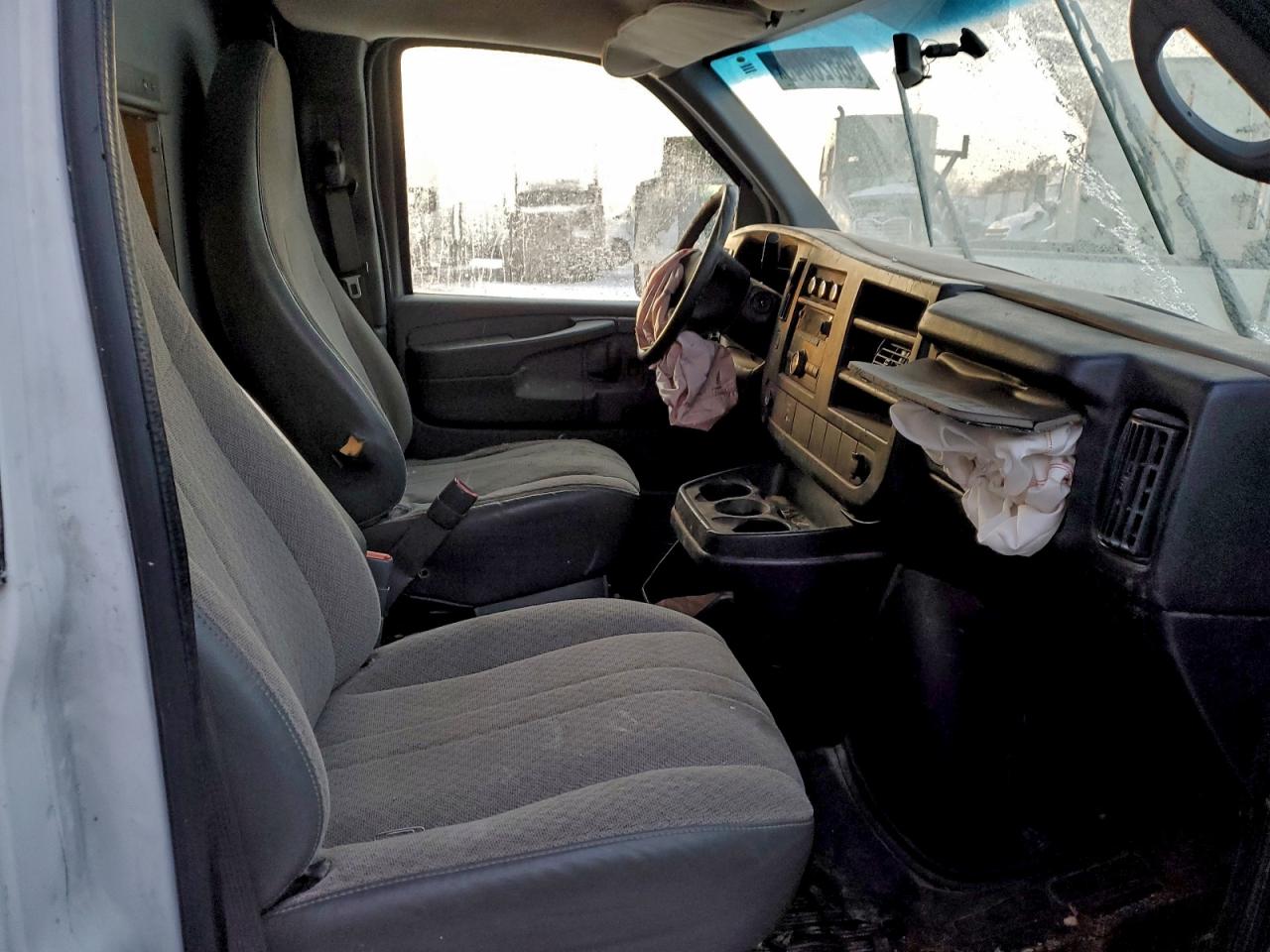 2013 GMC SAVANA CUTAWAY G3500 photo 11