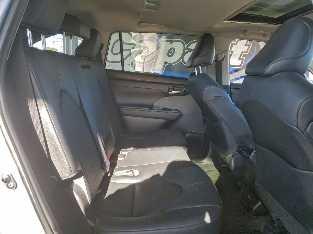 2021 TOYOTA HIGHLANDER HYBRID XLE photo 11