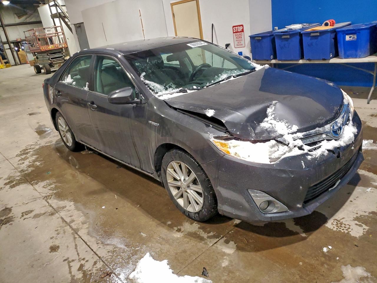 2013 TOYOTA CAMRY HYBRID photo 4