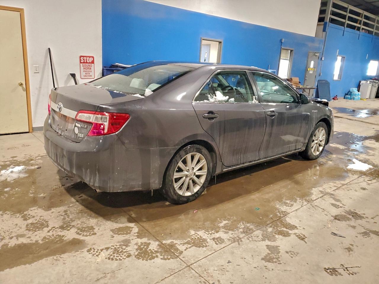 2013 TOYOTA CAMRY HYBRID photo 3