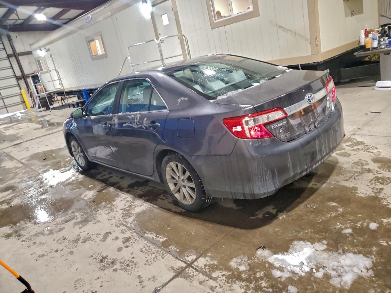 2013 TOYOTA CAMRY HYBRID photo 2