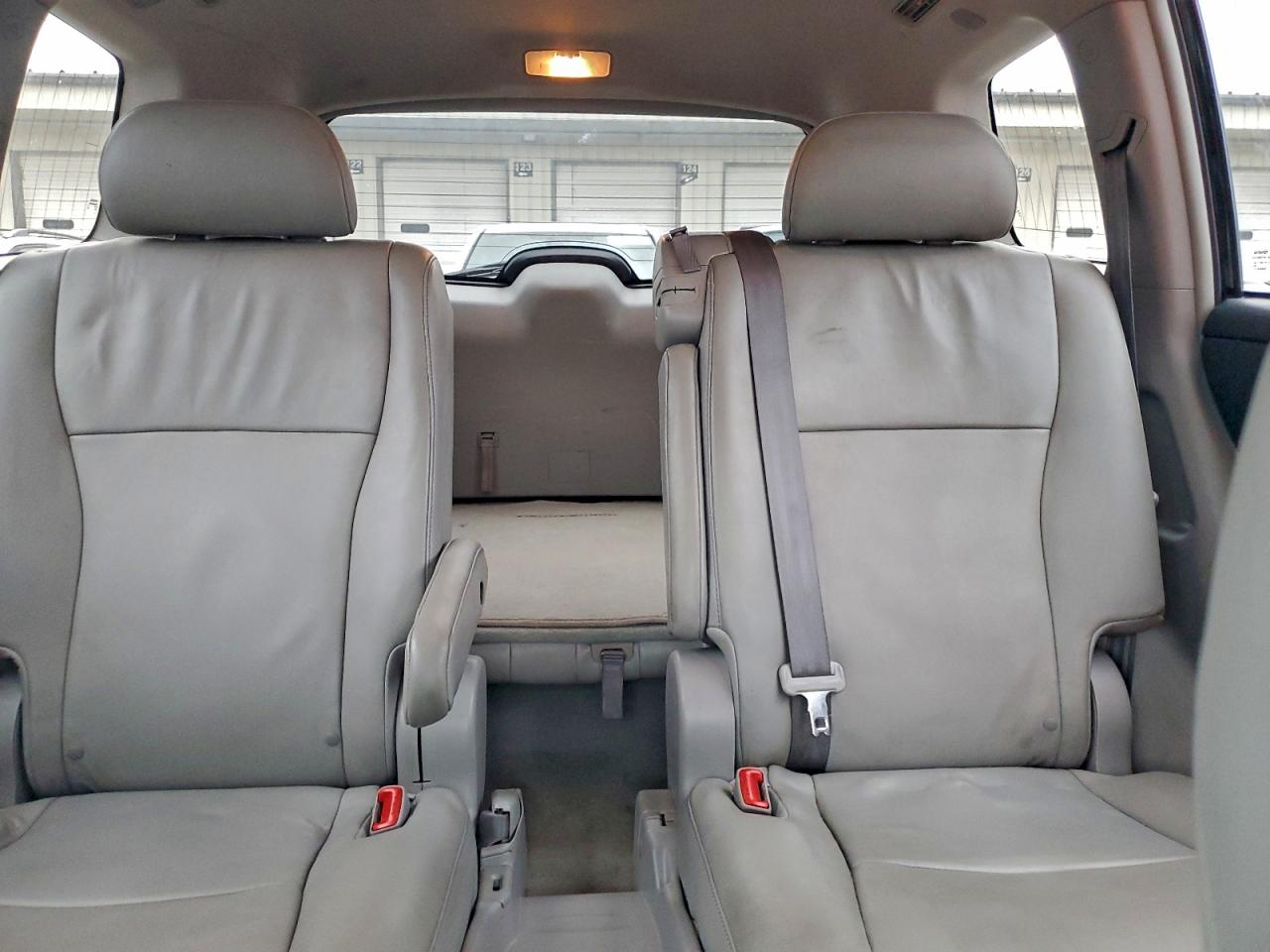 2010 TOYOTA HIGHLANDER LIMITED photo 10