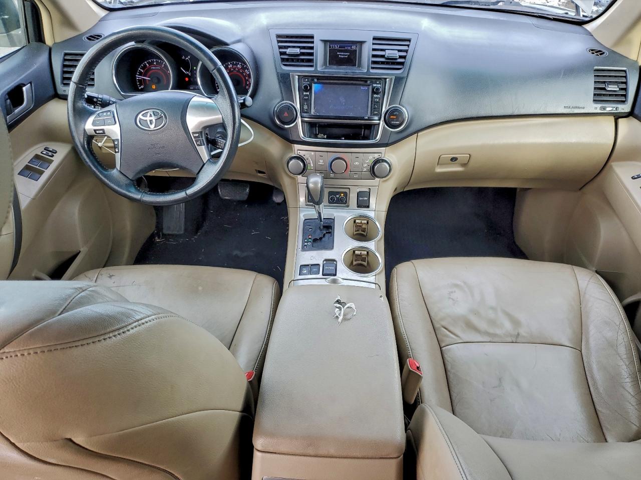 2013 TOYOTA HIGHLANDER SE photo 8