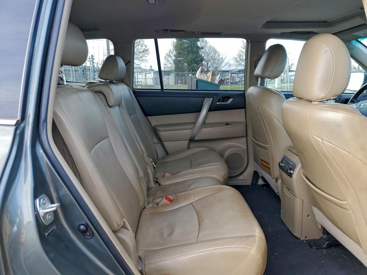 2013 TOYOTA HIGHLANDER SE photo 11
