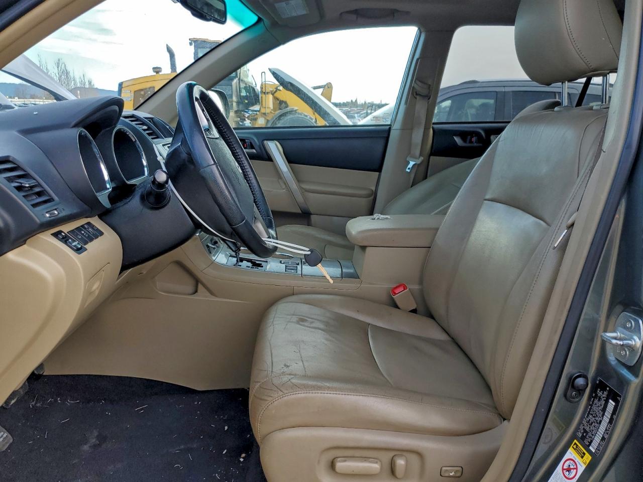 2013 TOYOTA HIGHLANDER SE photo 7