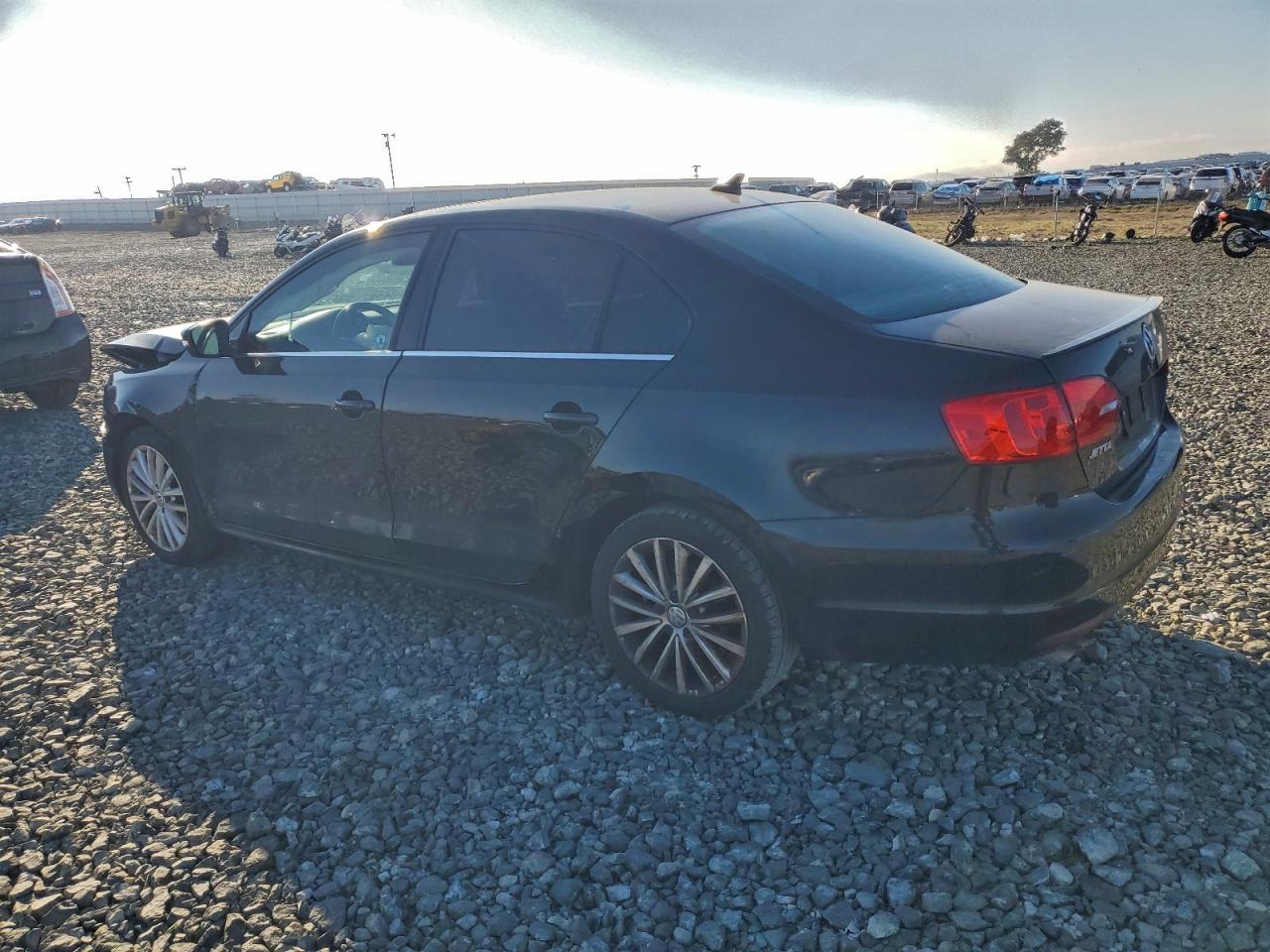 2013 VOLKSWAGEN JETTA SEL photo 2