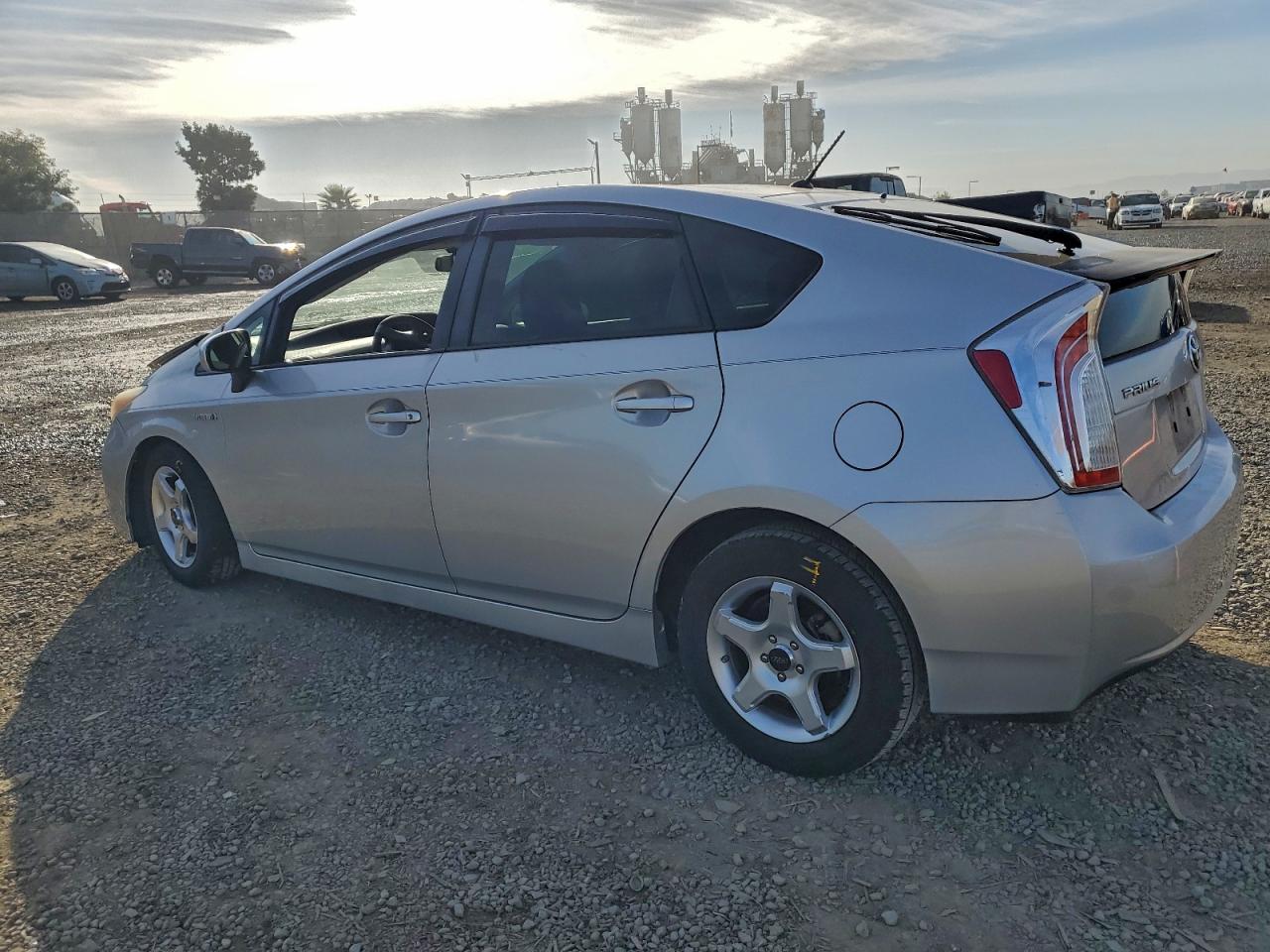2014 TOYOTA PRIUS photo 2