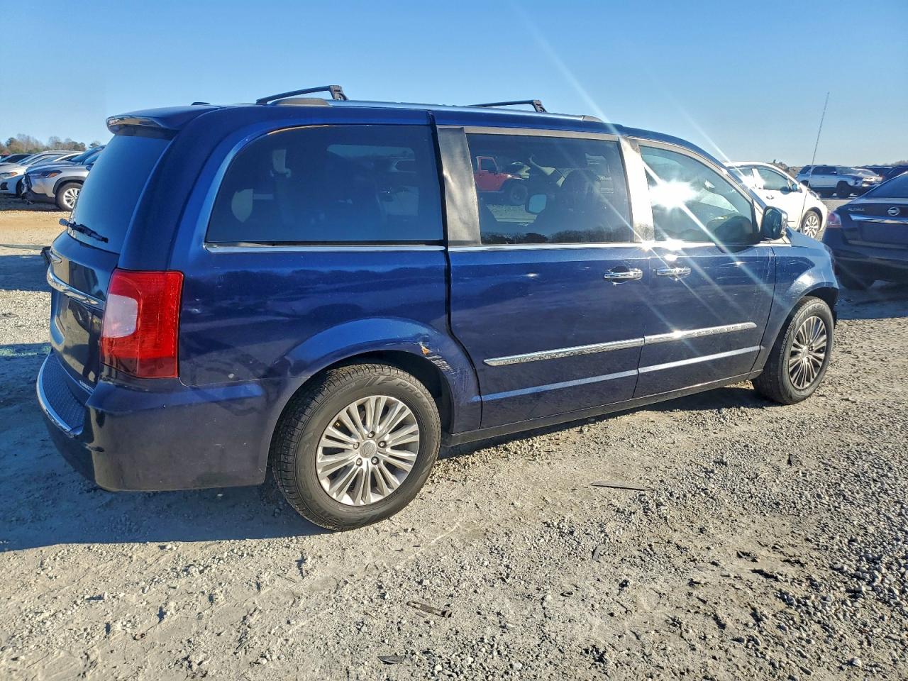 2013 CHRYSLER TOWN & COUNTRY LIMITED photo 3