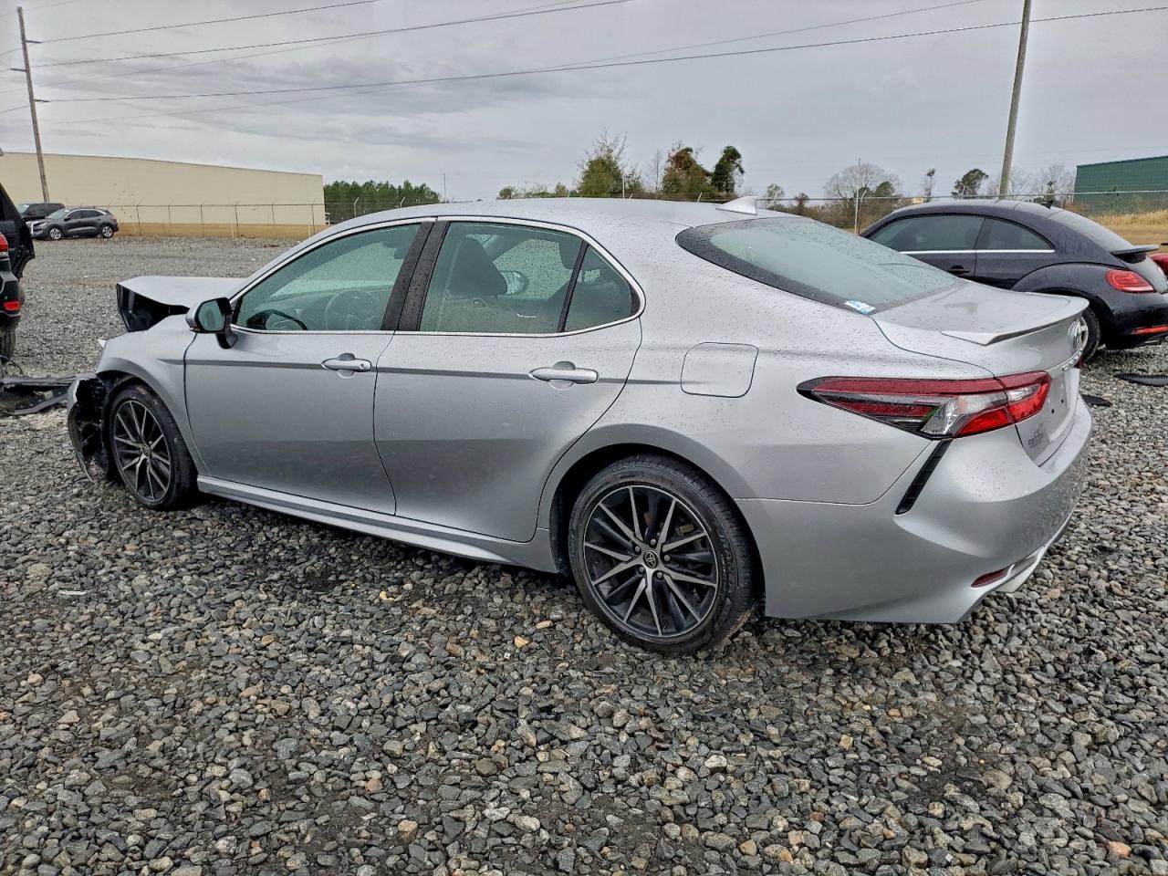 2022 TOYOTA CAMRY SE photo 3