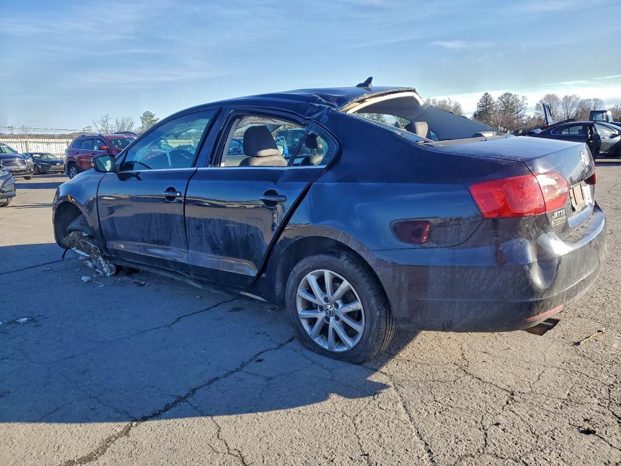 2013 VOLKSWAGEN JETTA SE photo 2