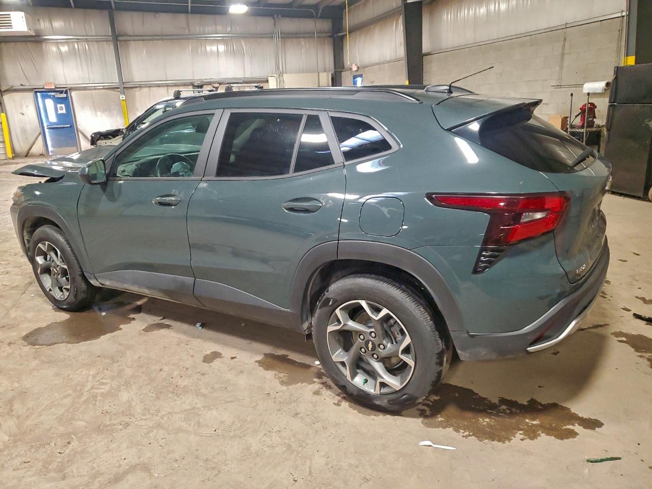 2025 CHEVROLET TRAX 1LT photo 2