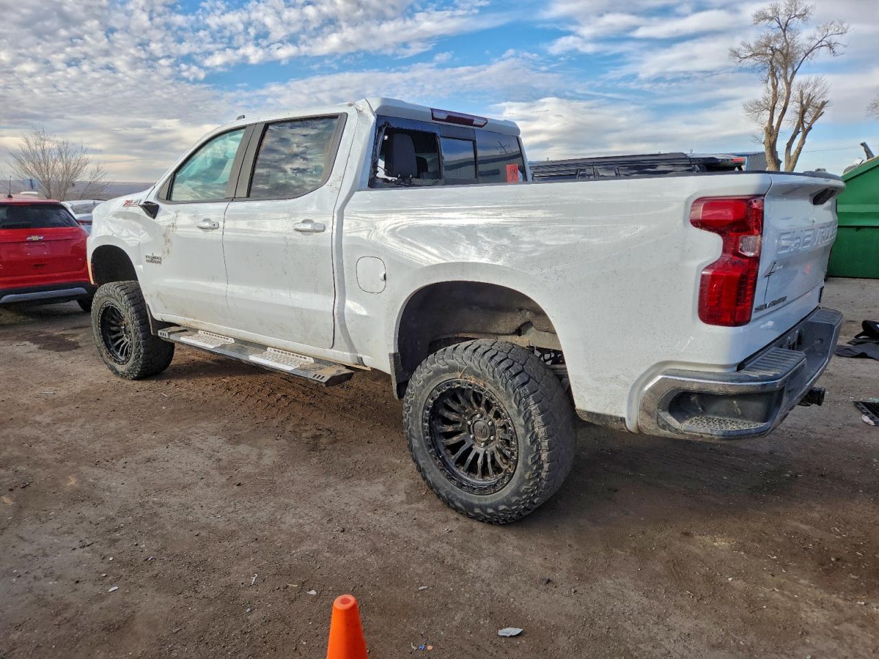 2019 CHEVROLET SILVERADO K1500 LT photo 2