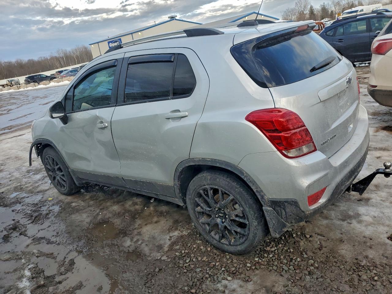 2022 CHEVROLET TRAX 1LT photo 2