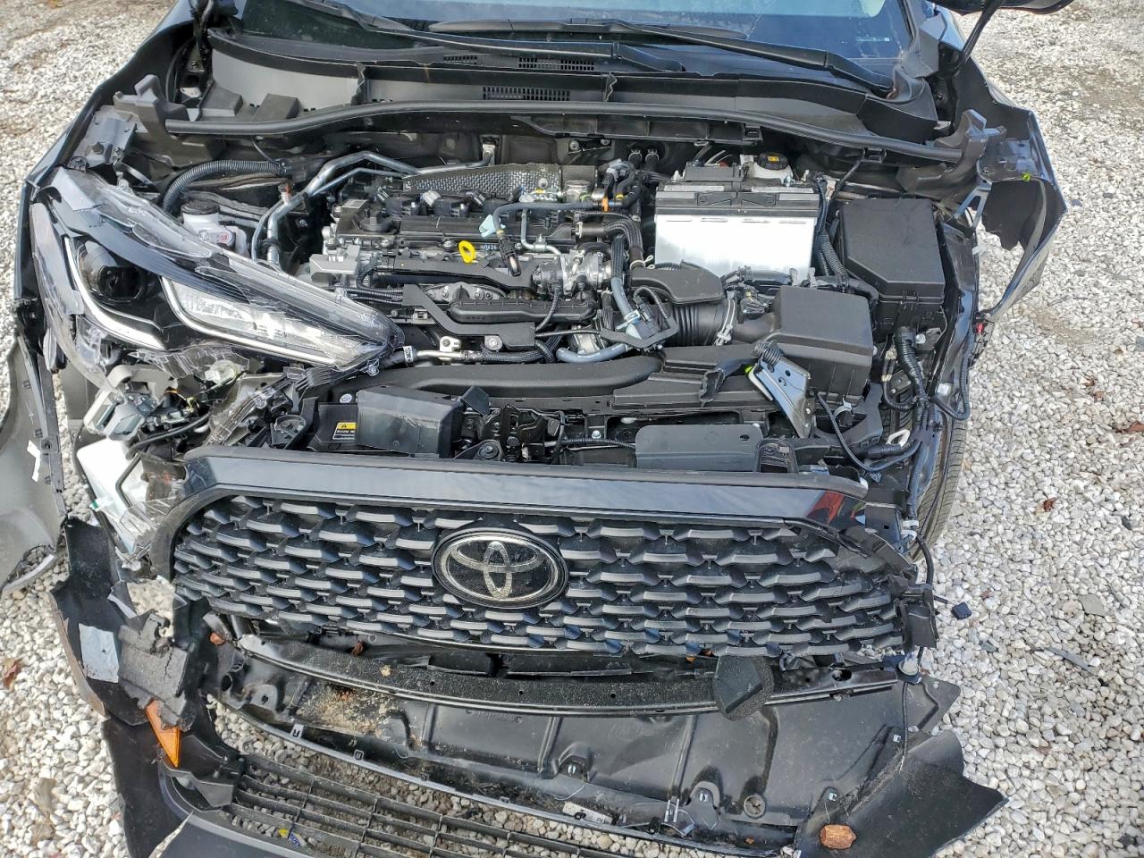 2025 TOYOTA COROLLA CROSS L photo 12