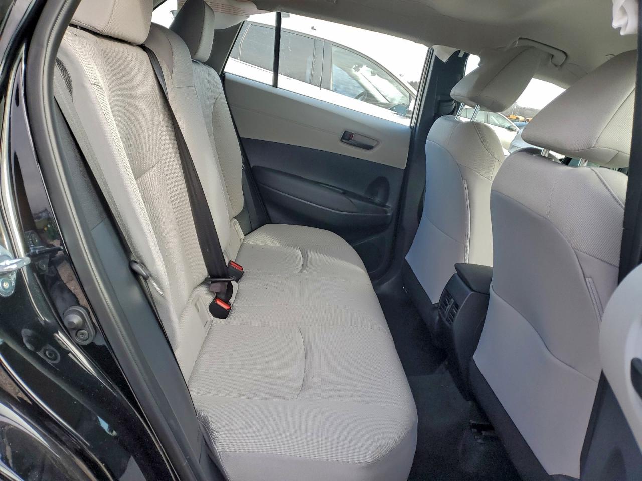 2025 TOYOTA COROLLA CROSS L photo 11