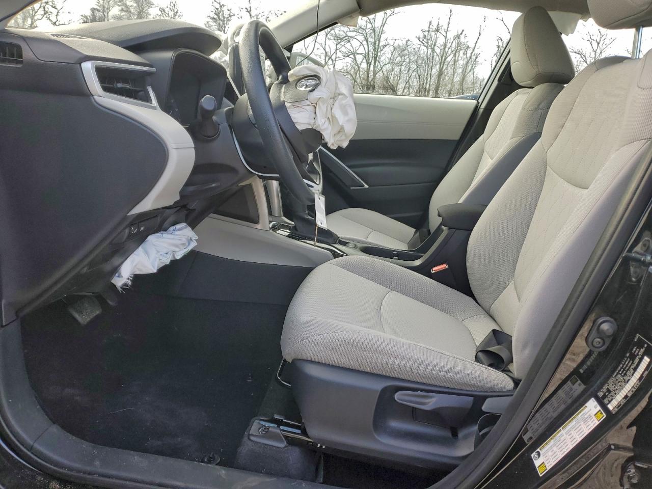 2025 TOYOTA COROLLA CROSS L photo 7