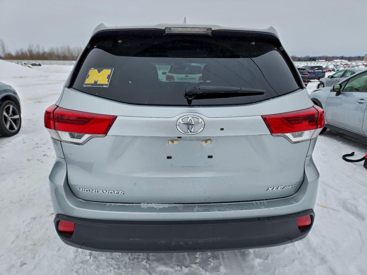 2019 TOYOTA HIGHLANDER SE photo 6