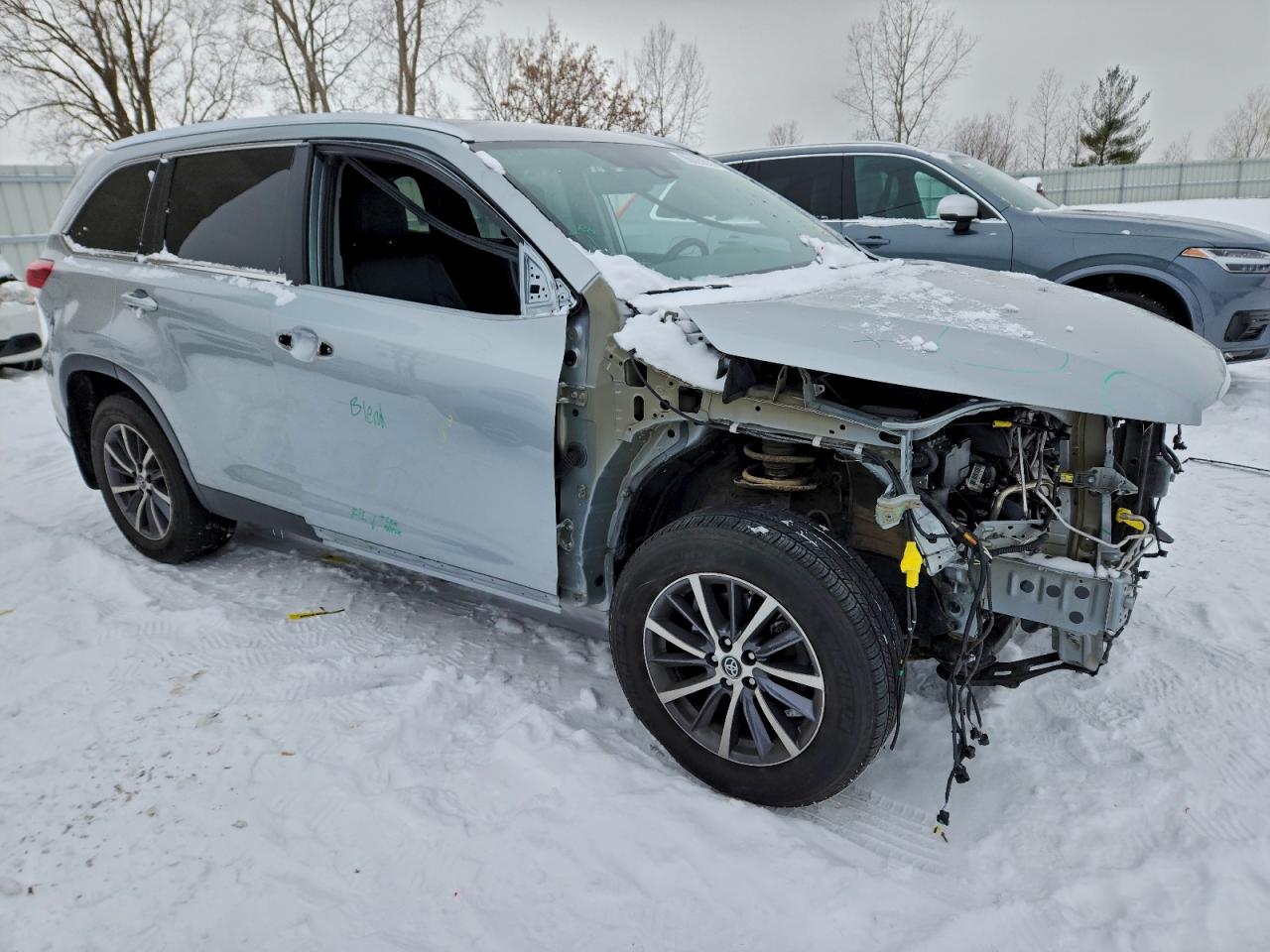 2019 TOYOTA HIGHLANDER SE photo 4