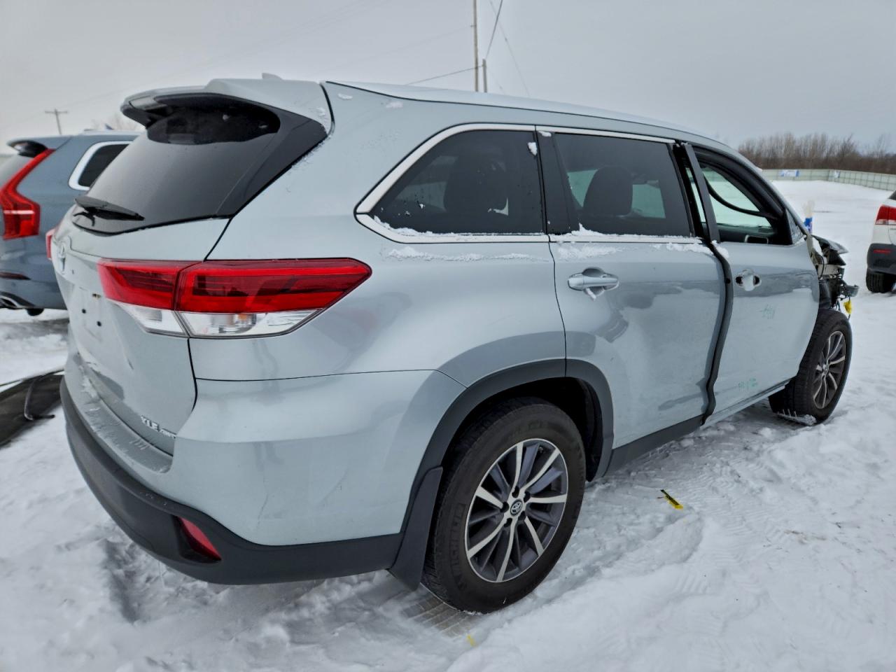 2019 TOYOTA HIGHLANDER SE photo 3