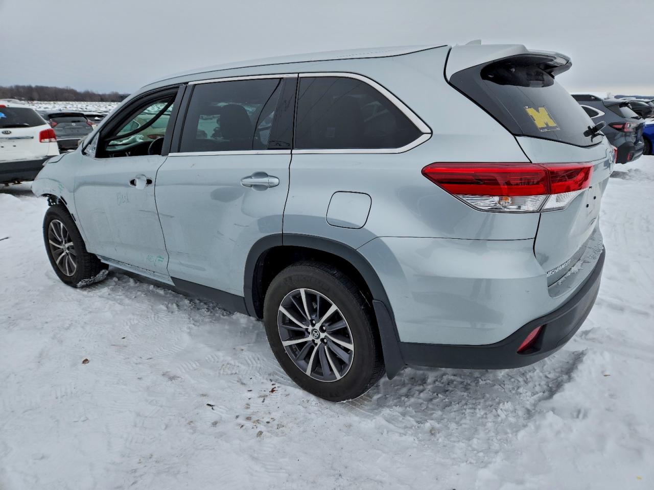 2019 TOYOTA HIGHLANDER SE photo 2