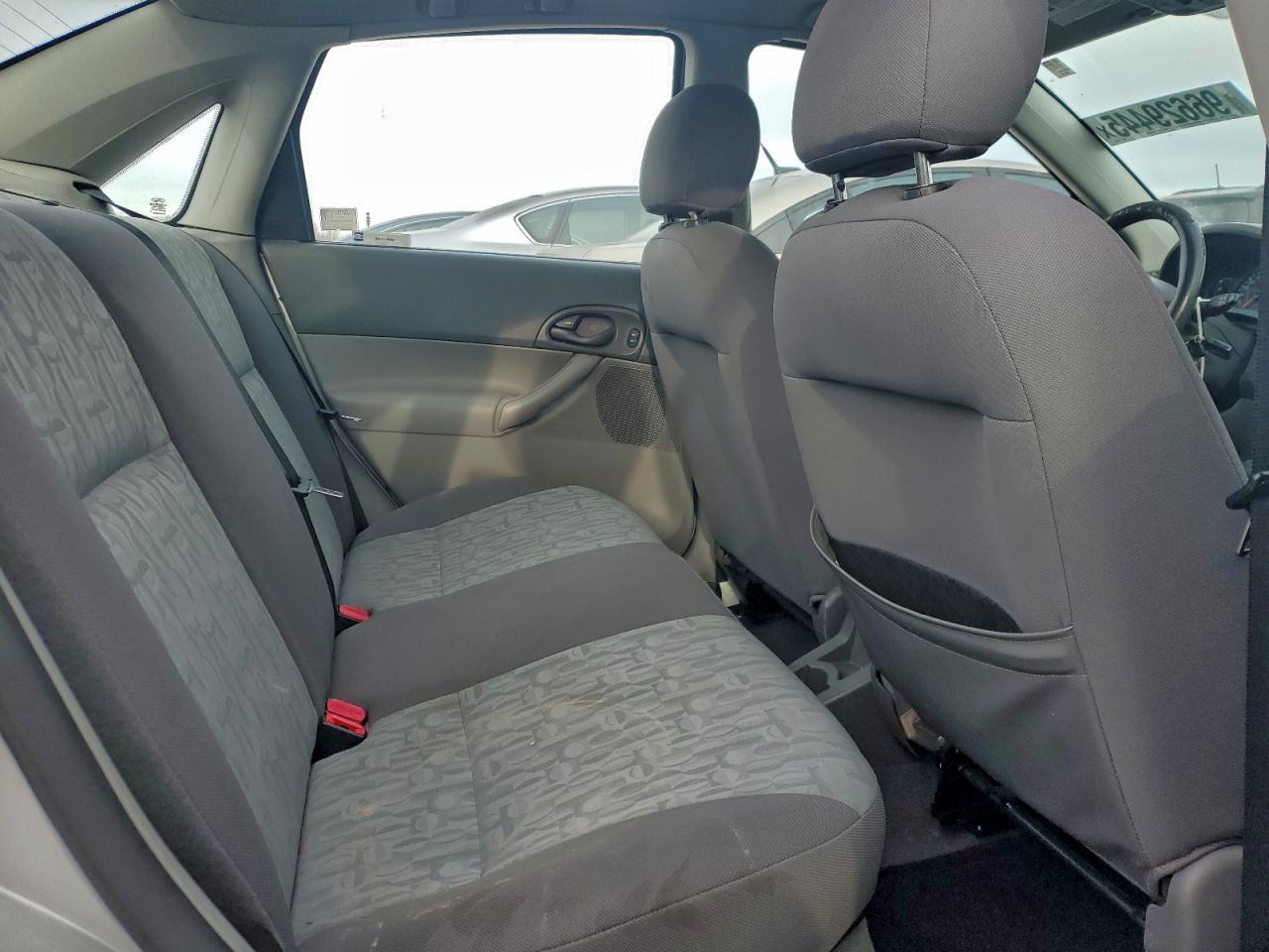 2005 FORD FOCUS ZX4 photo 10