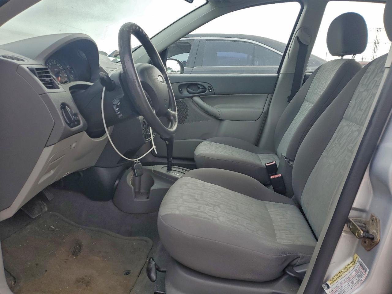 2005 FORD FOCUS ZX4 photo 7