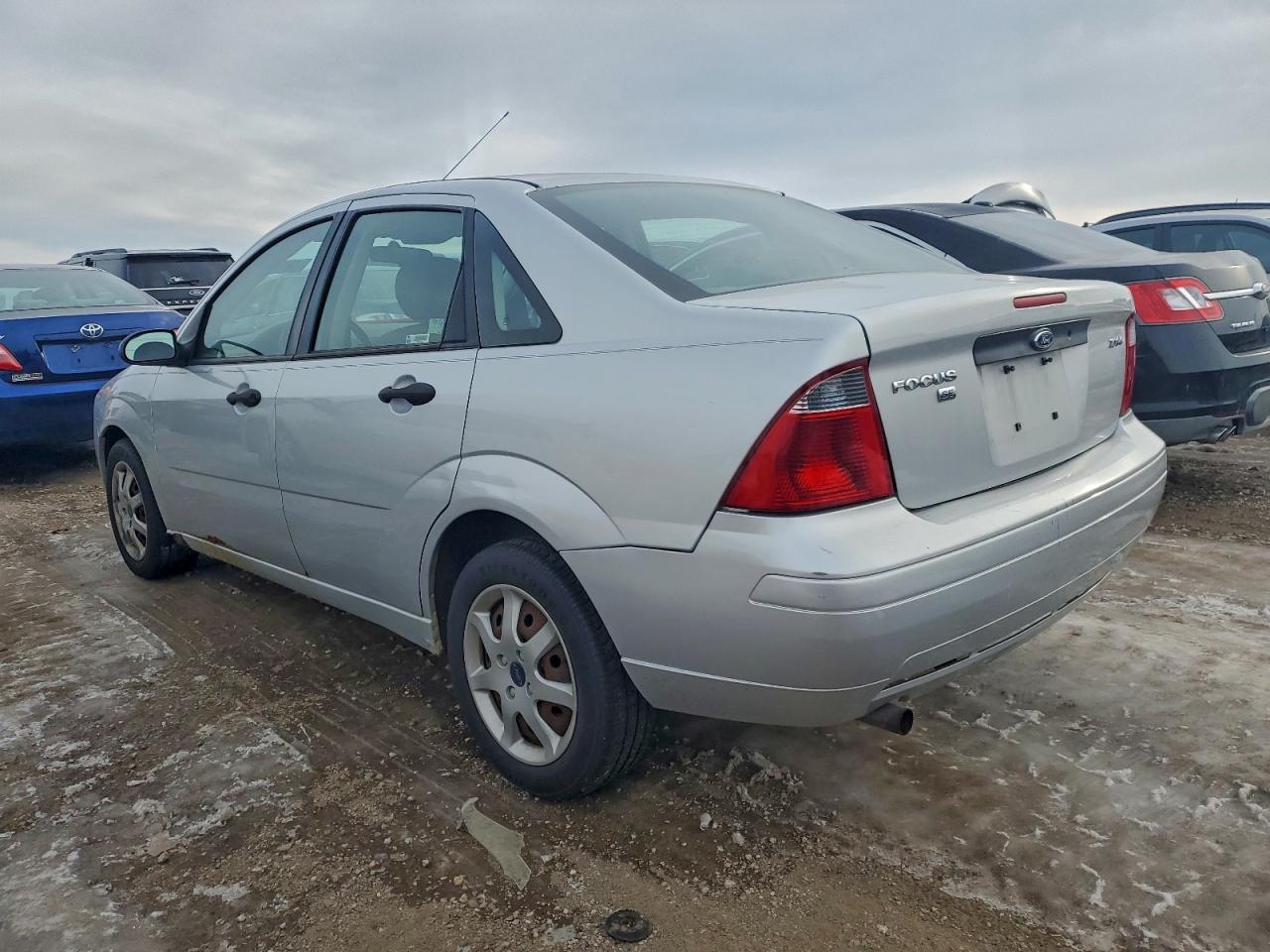 2005 FORD FOCUS ZX4 photo 2