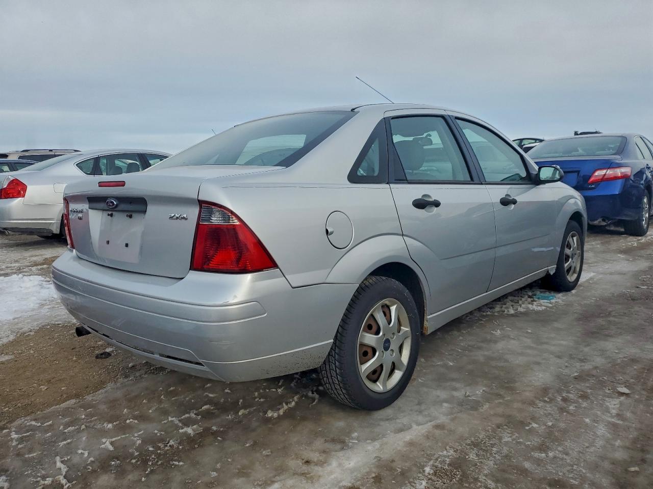 2005 FORD FOCUS ZX4 photo 3