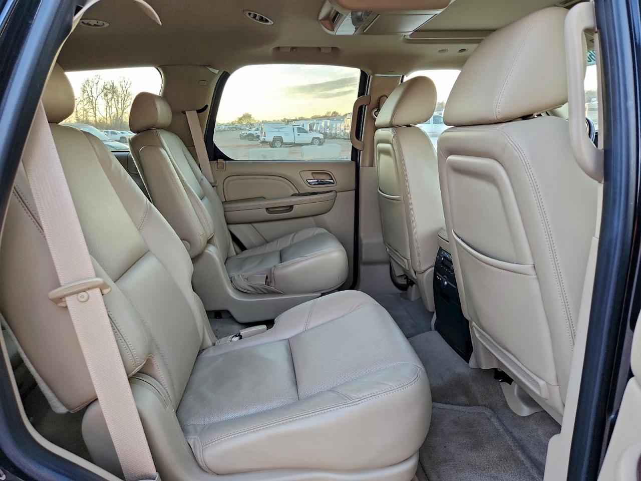 2010 CADILLAC ESCALADE PREMIUM photo 11